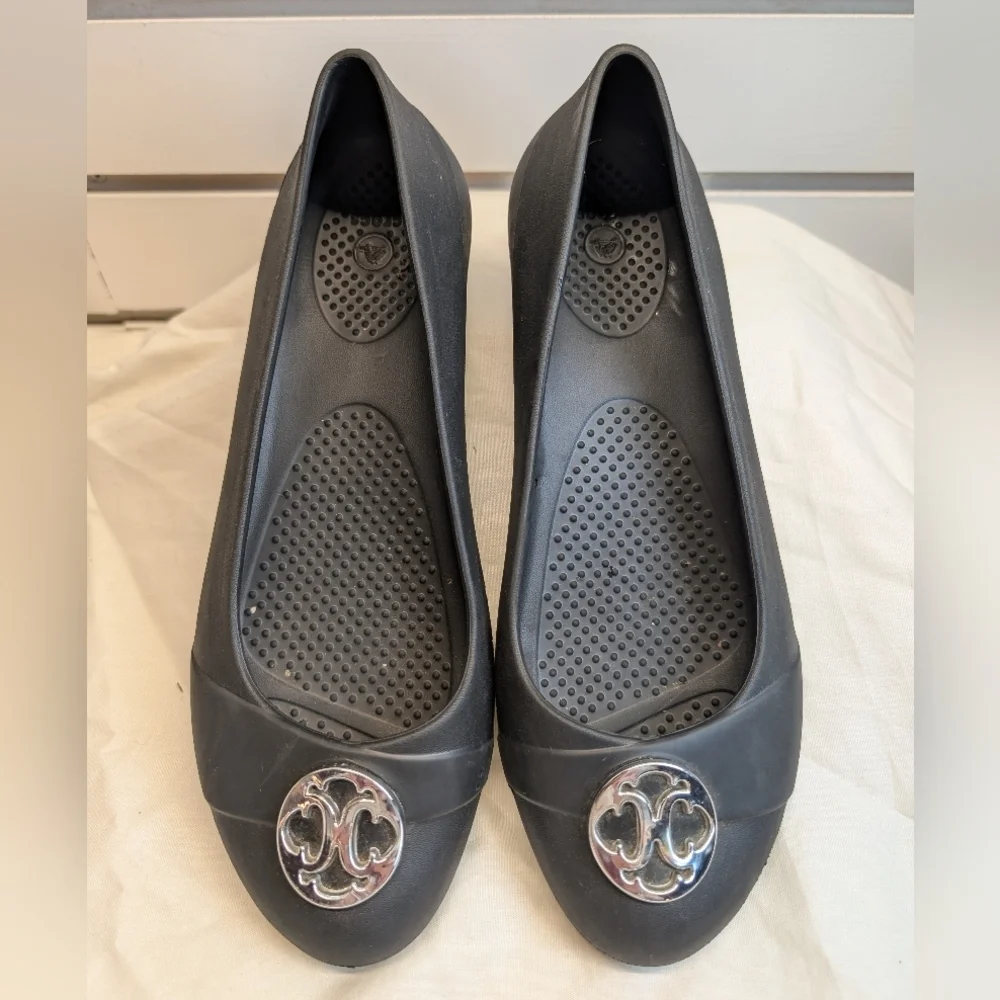 Crocs Gianna Disc Black Silver Ballet Slip On Comfort Flats Women’s size 8 NWOT